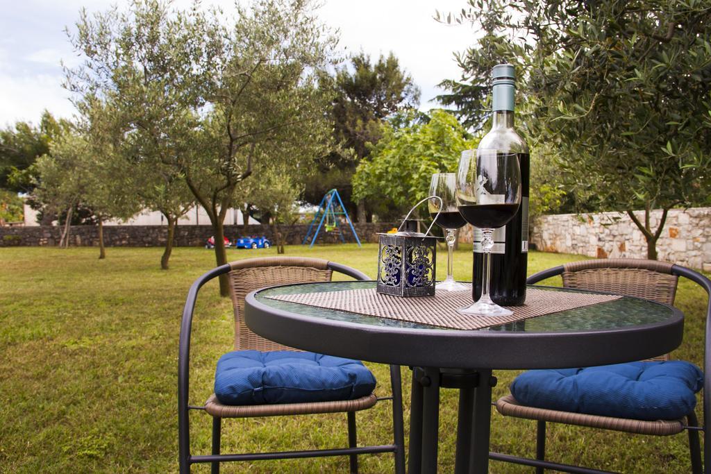 Korsa Apartment Sveti Lovreč Pazenatički Zewnętrze zdjęcie